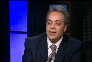 "جمال سلامة استاذ ورئيس قسم العلوم السياسية جامعة السويس"